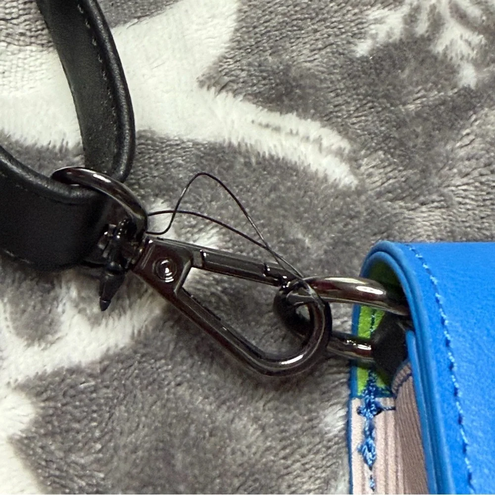 Loungefly Goosebumps Say Cheese And Die! Book Crossbody Bag - Picture 5 of 7